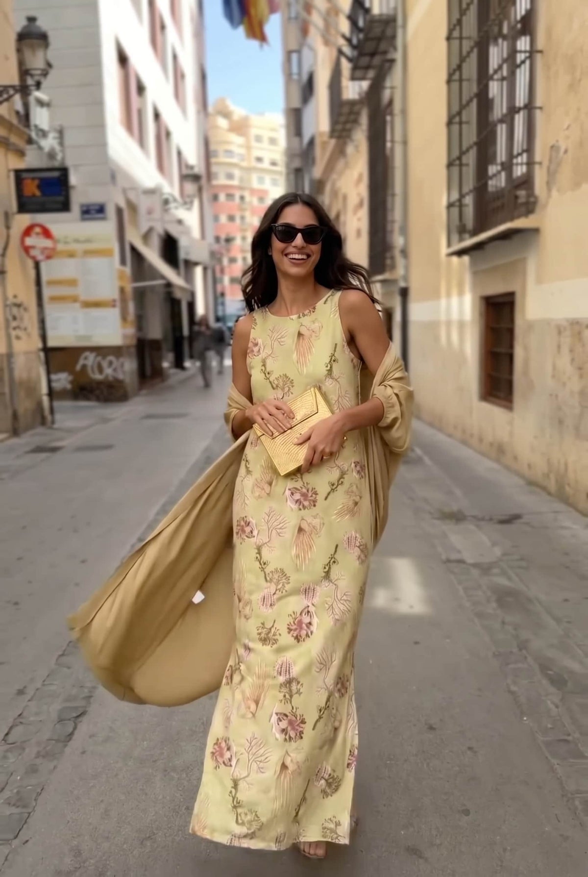 Conjunto de vestido y abrigo estampados