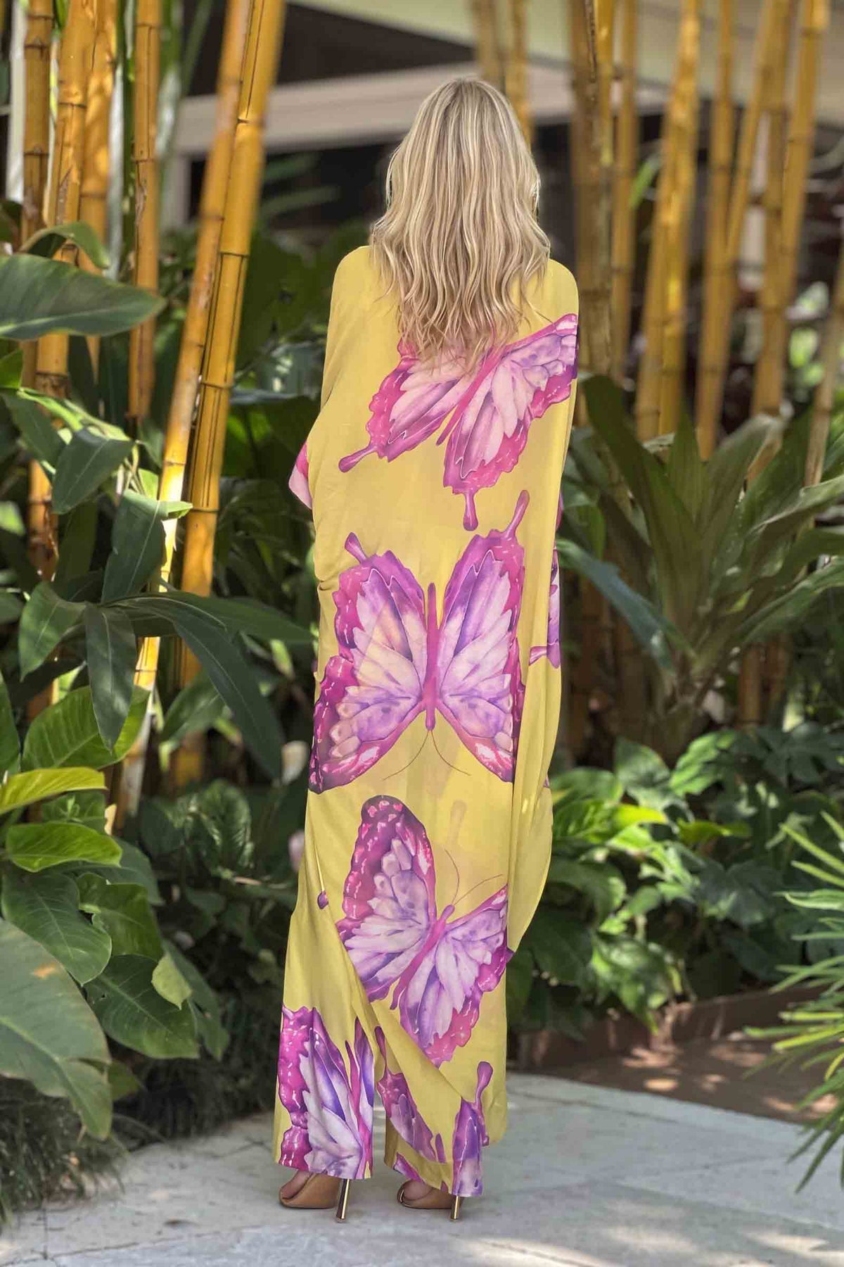 Set aus Cardigan mit Schmetterlingsprint und Hose mit weitem Bein