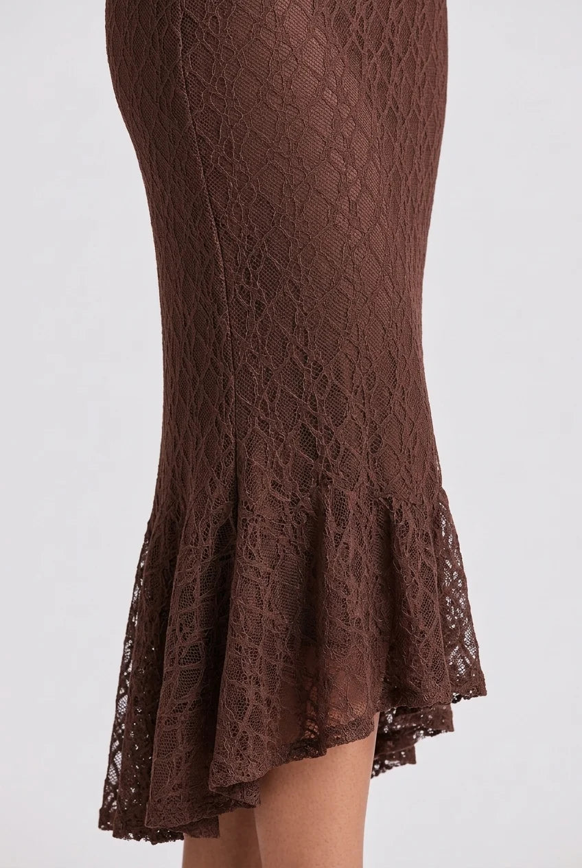Braunes Midikleid in Meerjungfrauenform mit Stehkragen, langen Ärmeln und Spitze