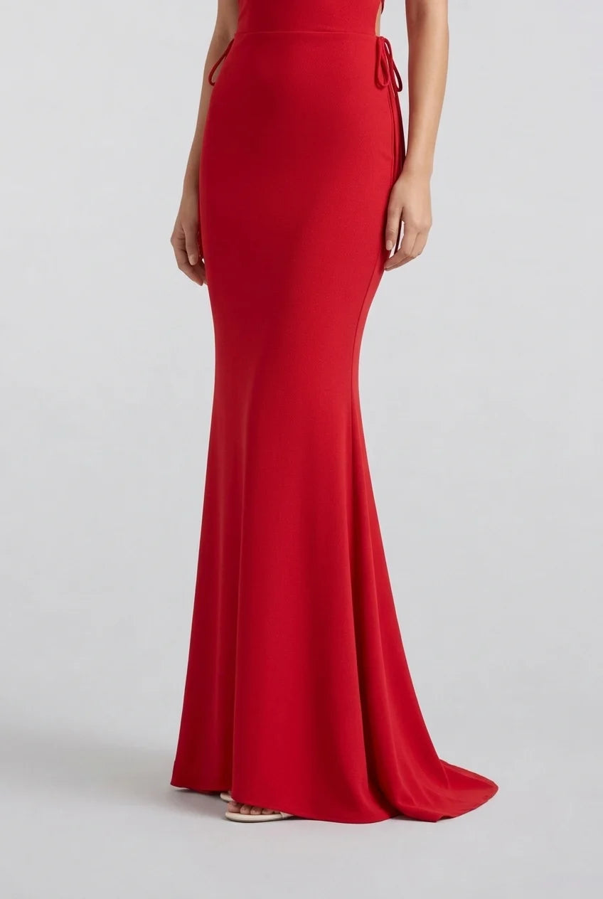 Vestido largo formal de noche rojo, sin mangas, con cuello halter y escote en V pronunciado