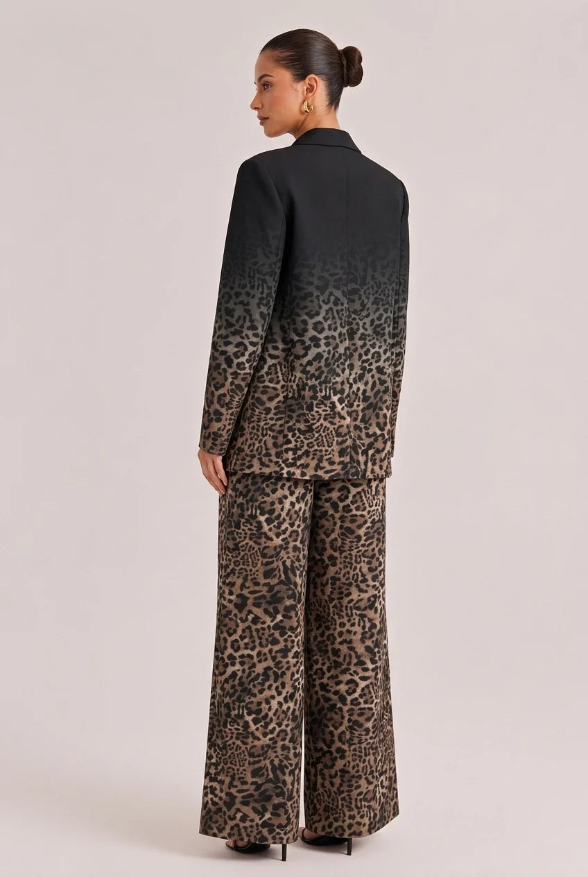 Ensemble deux pièces avec blazer imprimé léopard ombré et pantalon à jambes larges