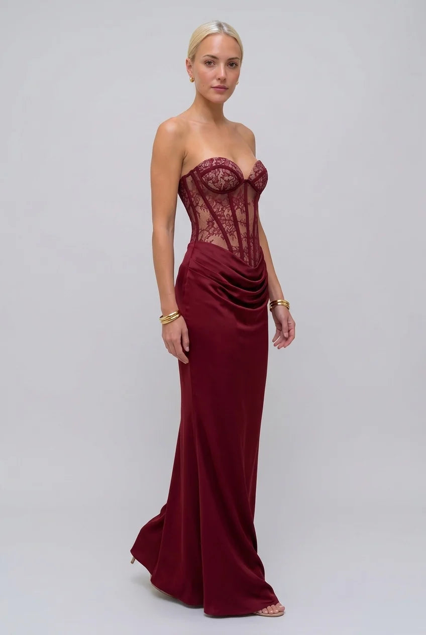 Robe de soirée longue bordeaux bustier, avec corsage corseté en dentelle drapé