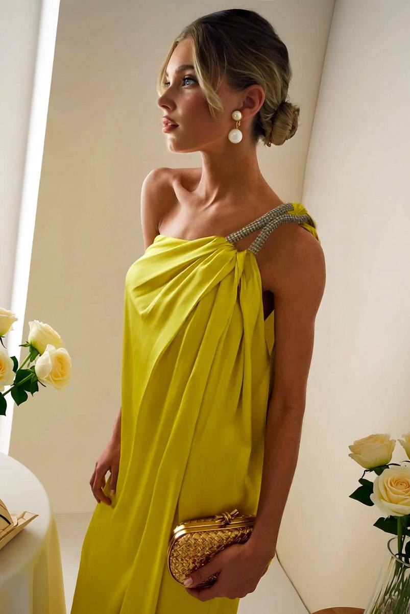 Schulterfreies Kleid in A-Linie mit asymmetrischem Ausschnitt