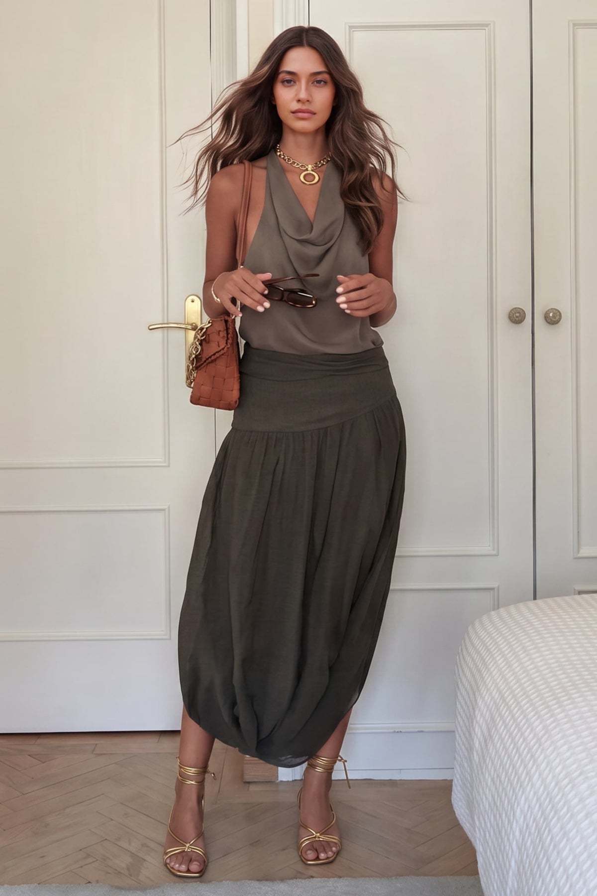Tailleur avec haut à col Claudine et jupe