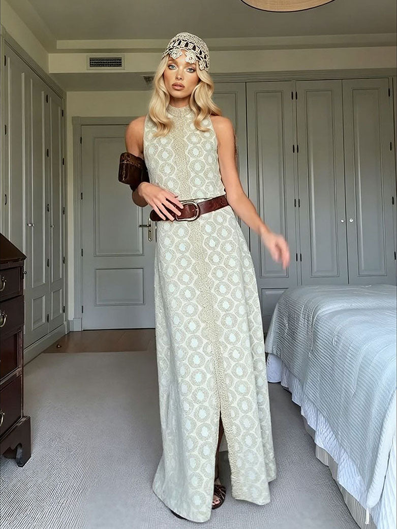 Vestido maxi elegante com estampado geométrico, gola subida e racha