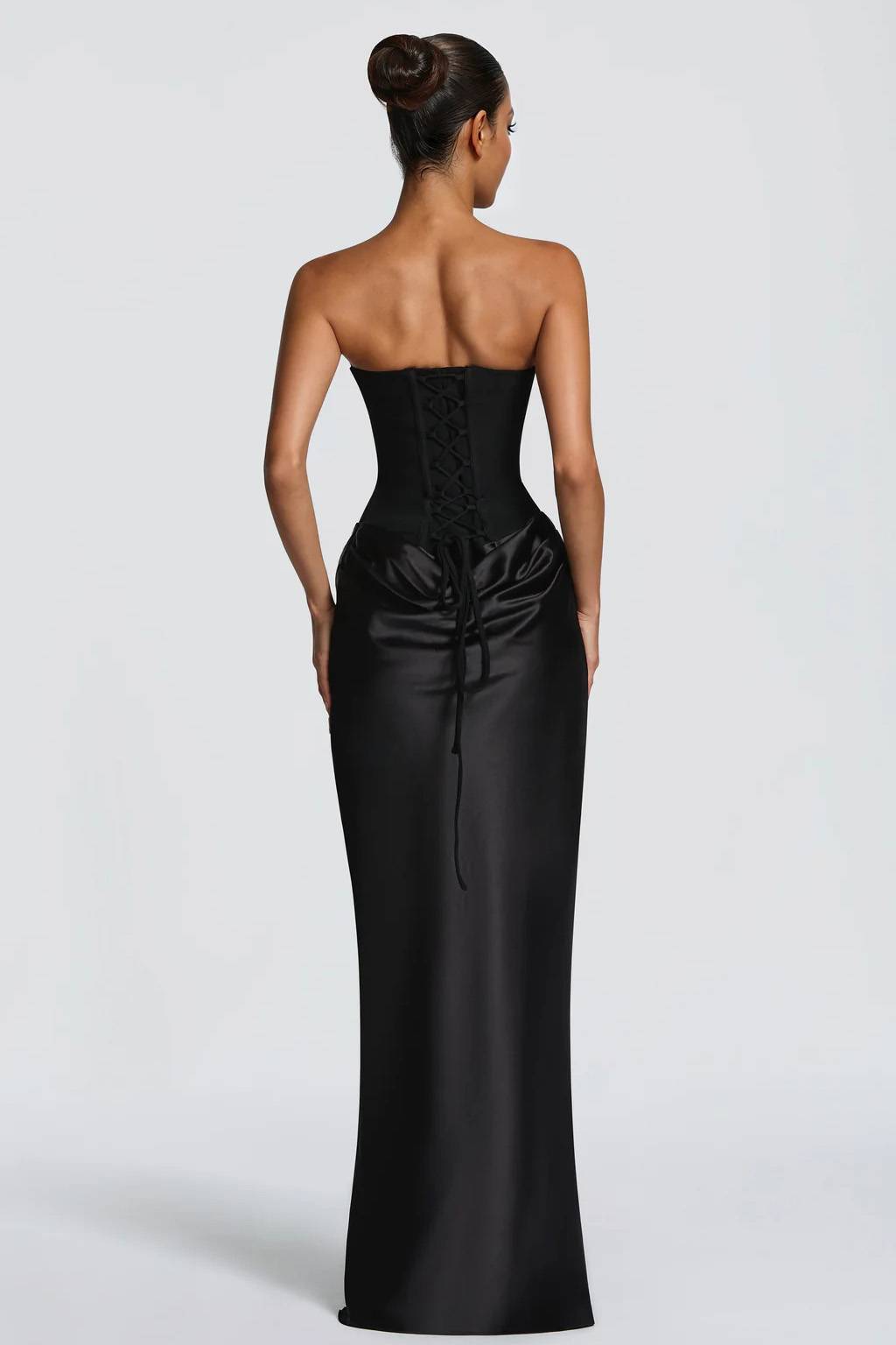 Vestido largo con diseño de pañuelo plisado