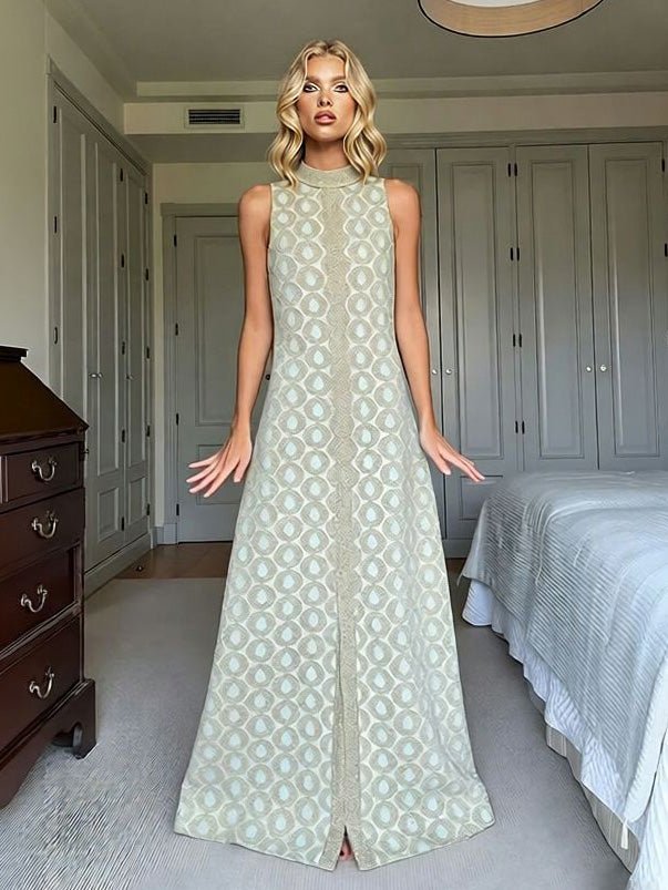 Vestido maxi elegante com estampado geométrico, gola subida e racha