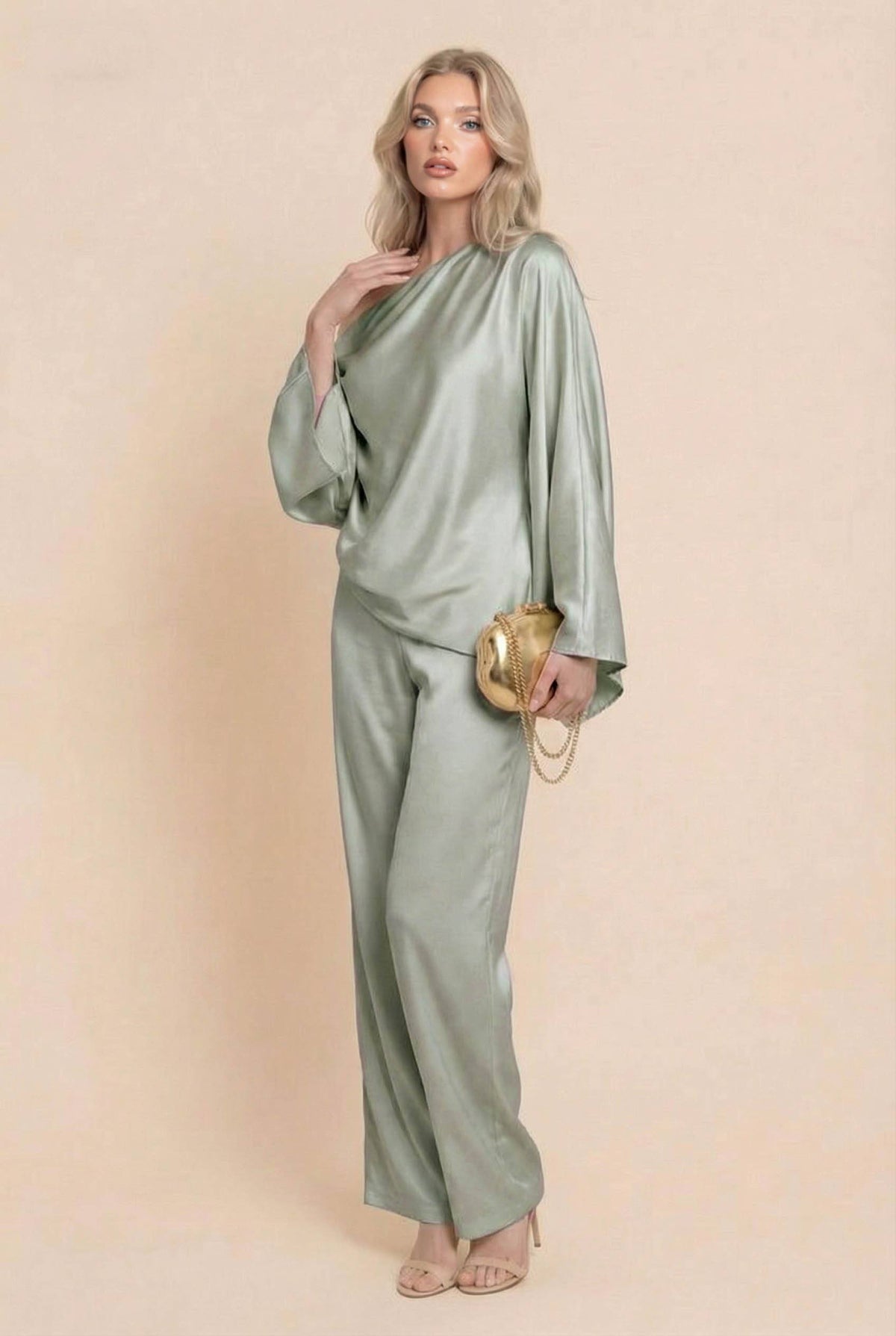 Zweiteiler-Set aus schulterfreiem asymmetrischem Hemd und Hose mit weitem Bein