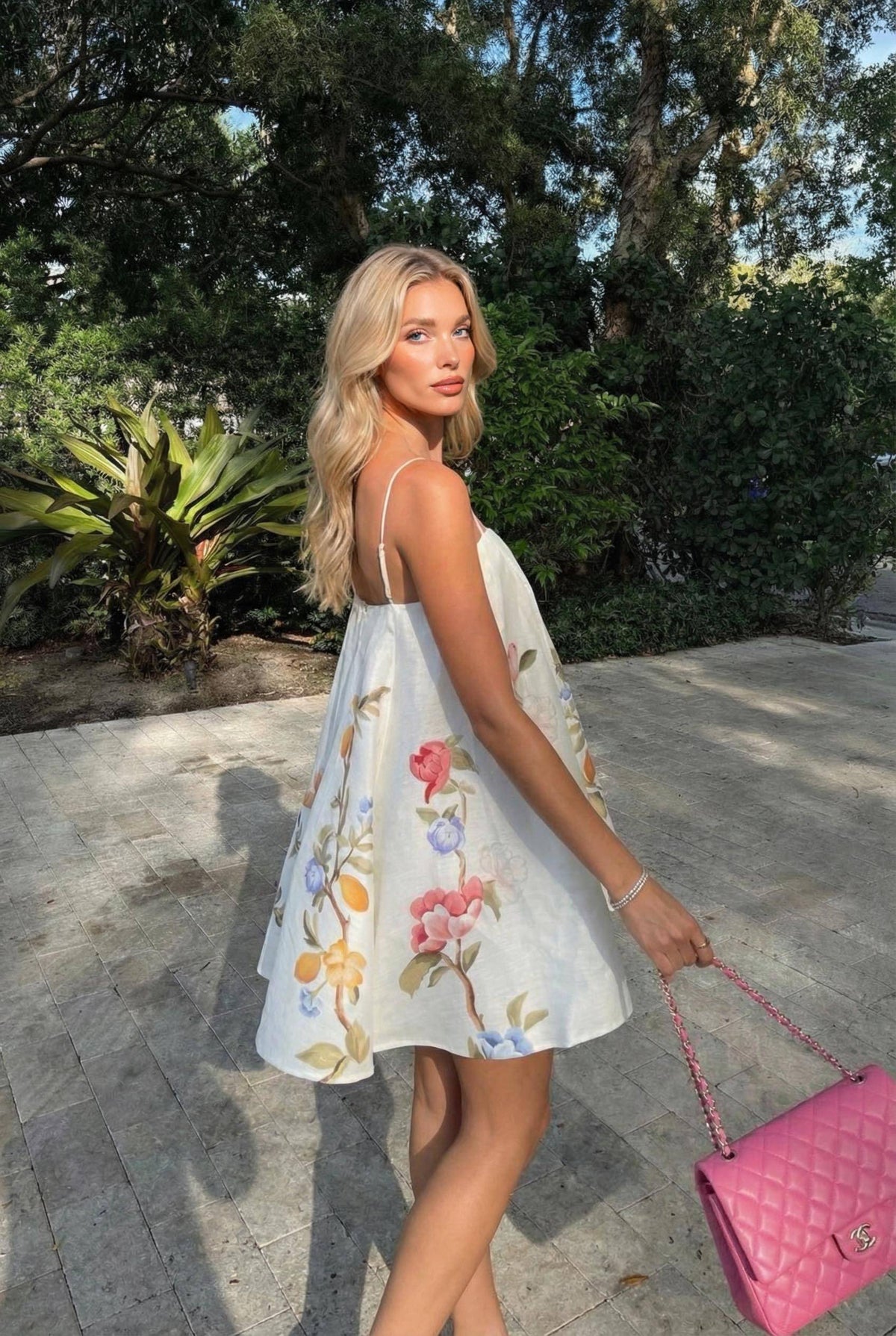 Ausdrucksstarkes Minikleid mit Print und Spaghettiträgern