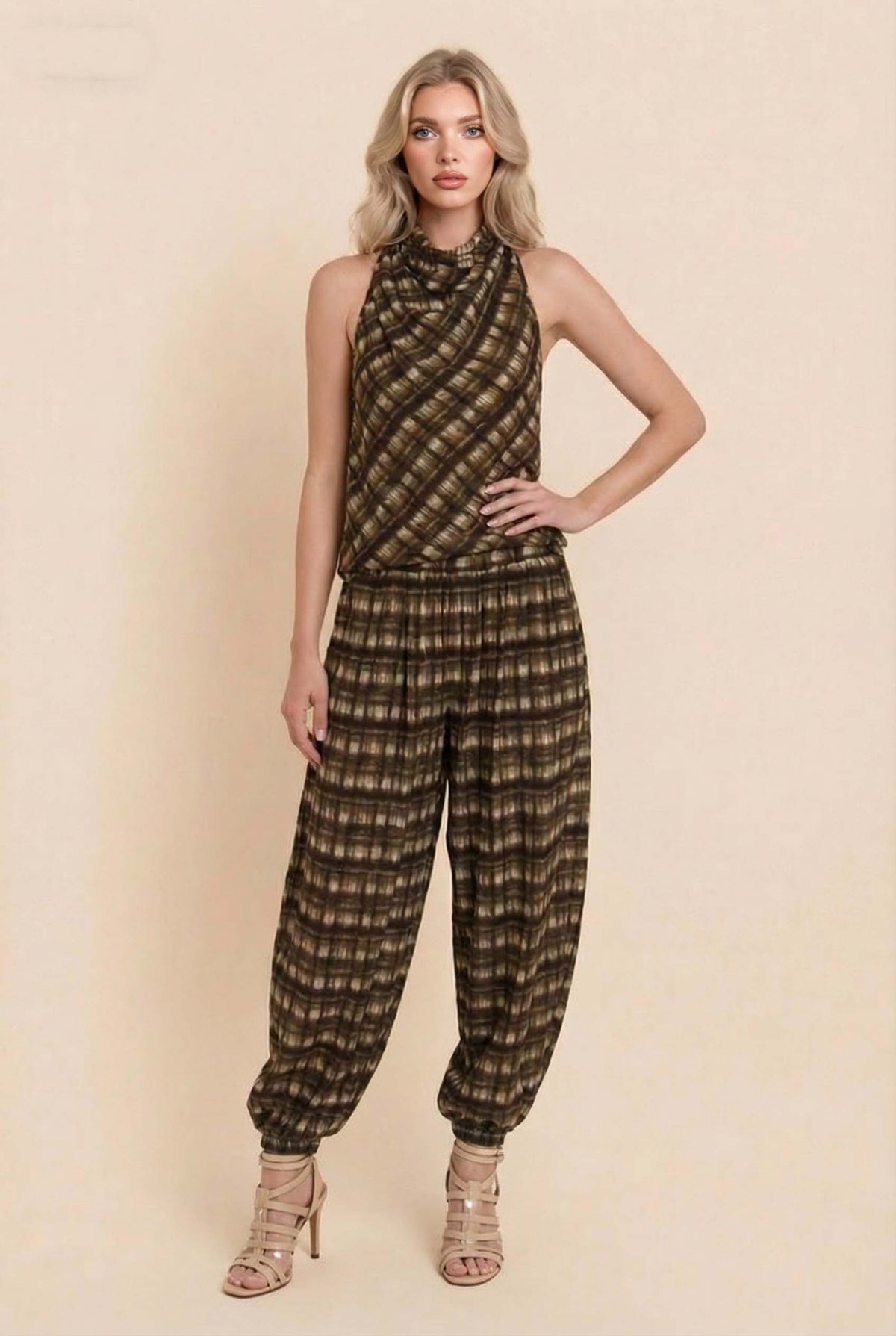 Set aus Oberteil mit Karomuster und Wasserfallausschnitt sowie Hose