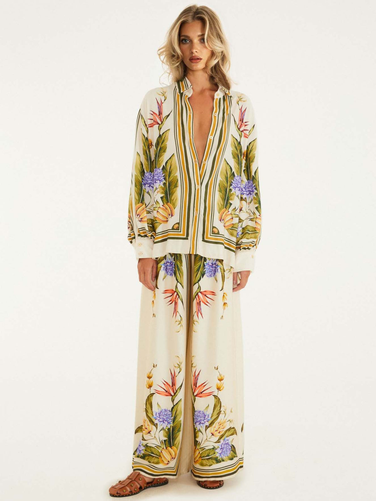Camisa refinada de satén con estampado floral