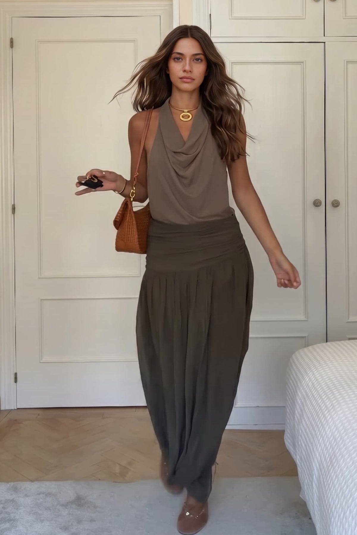 Tailleur avec haut à col Claudine et jupe