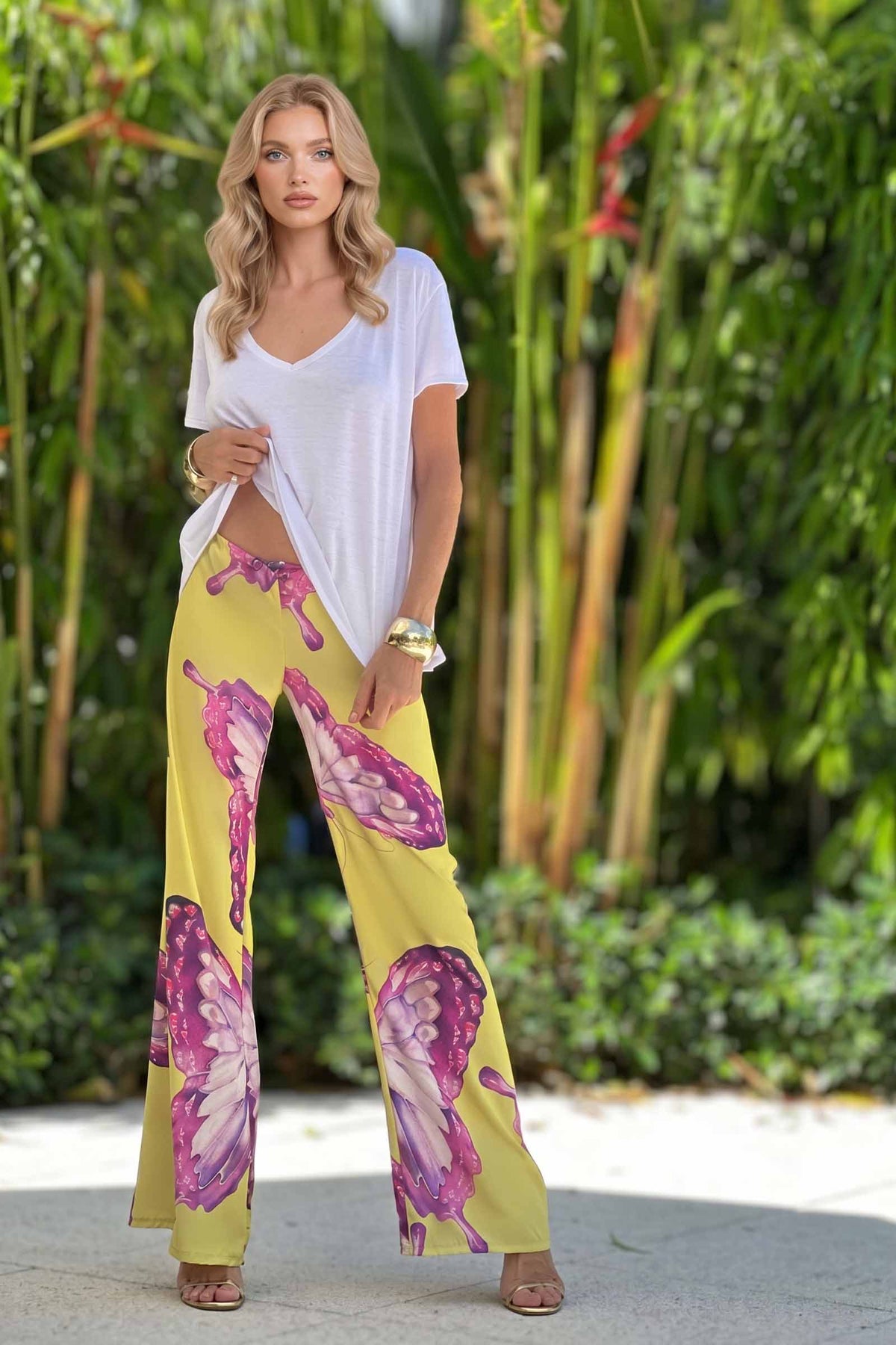 Set aus Cardigan mit Schmetterlingsprint und Hose mit weitem Bein