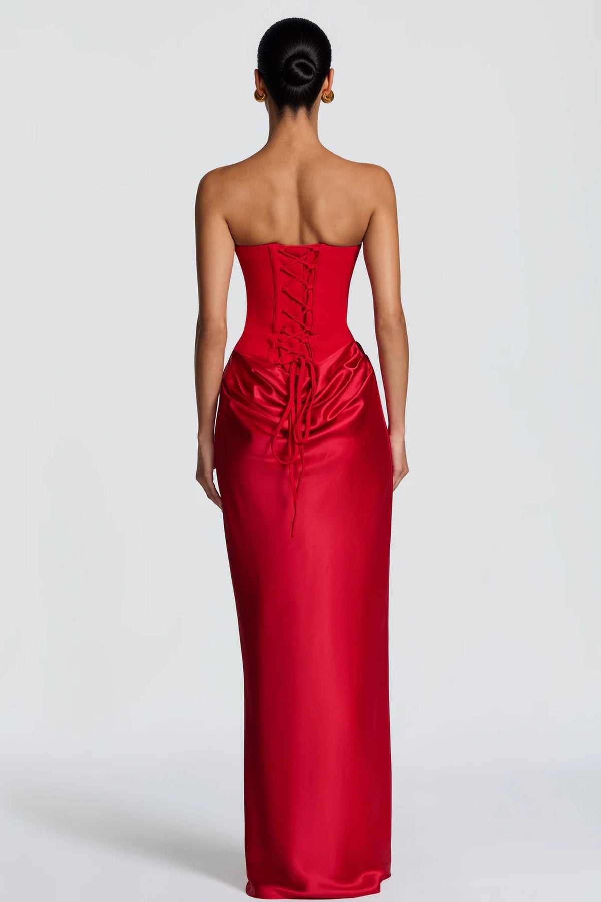 Vestido largo con diseño de pañuelo plisado