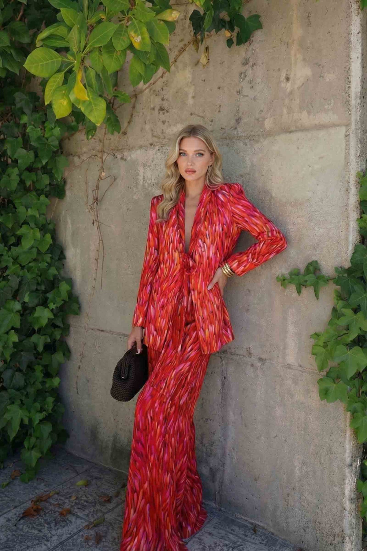 Einzigartiges Set aus bedrucktem Blazer und Hose mit weitem Bein