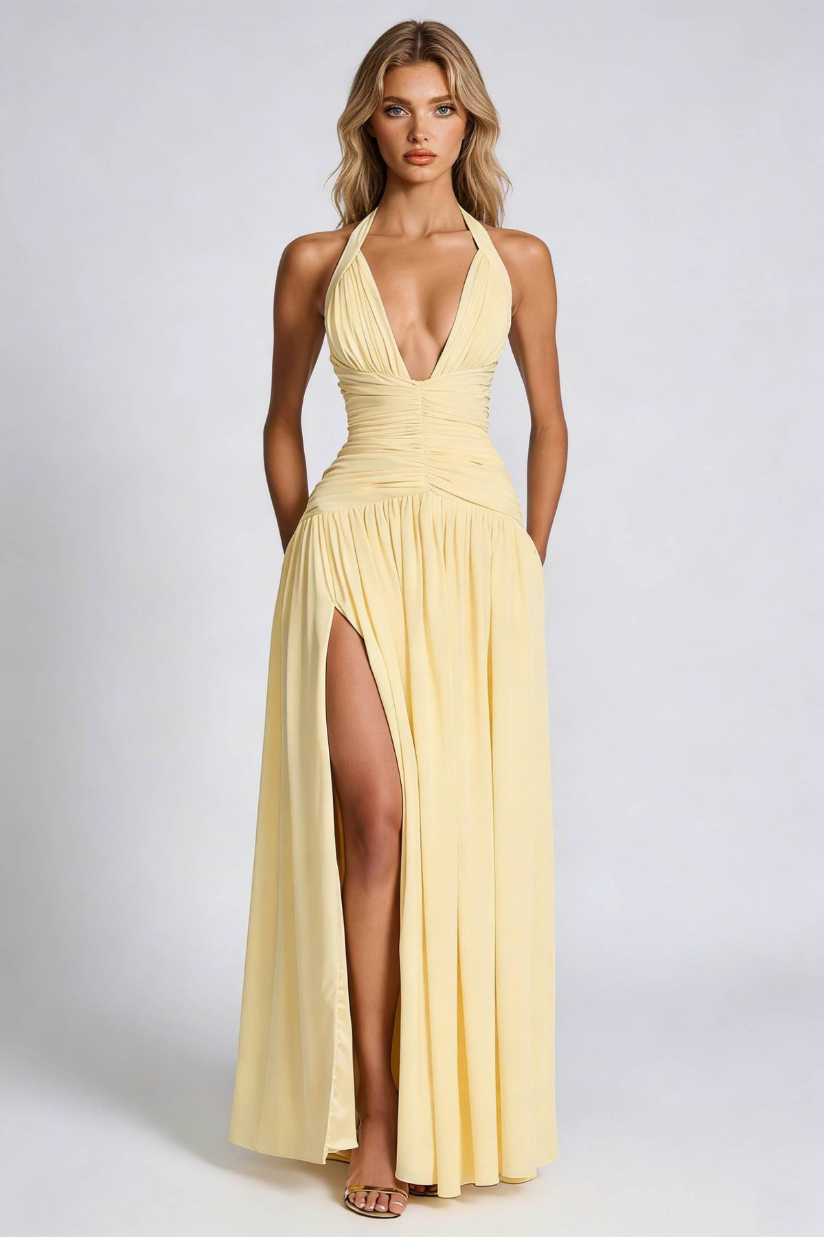 Maxikleid mit Neckholder, Plisseefalten und Schlitz