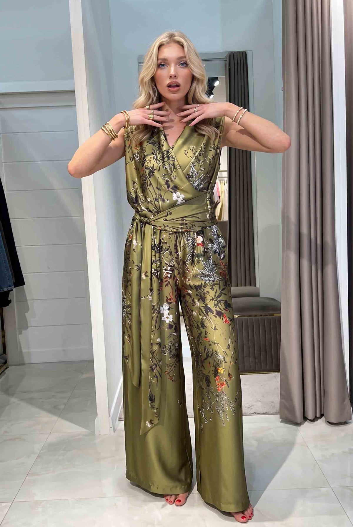 Set aus Oberteil mit Schnürung und Hose mit weitem Bein und Print