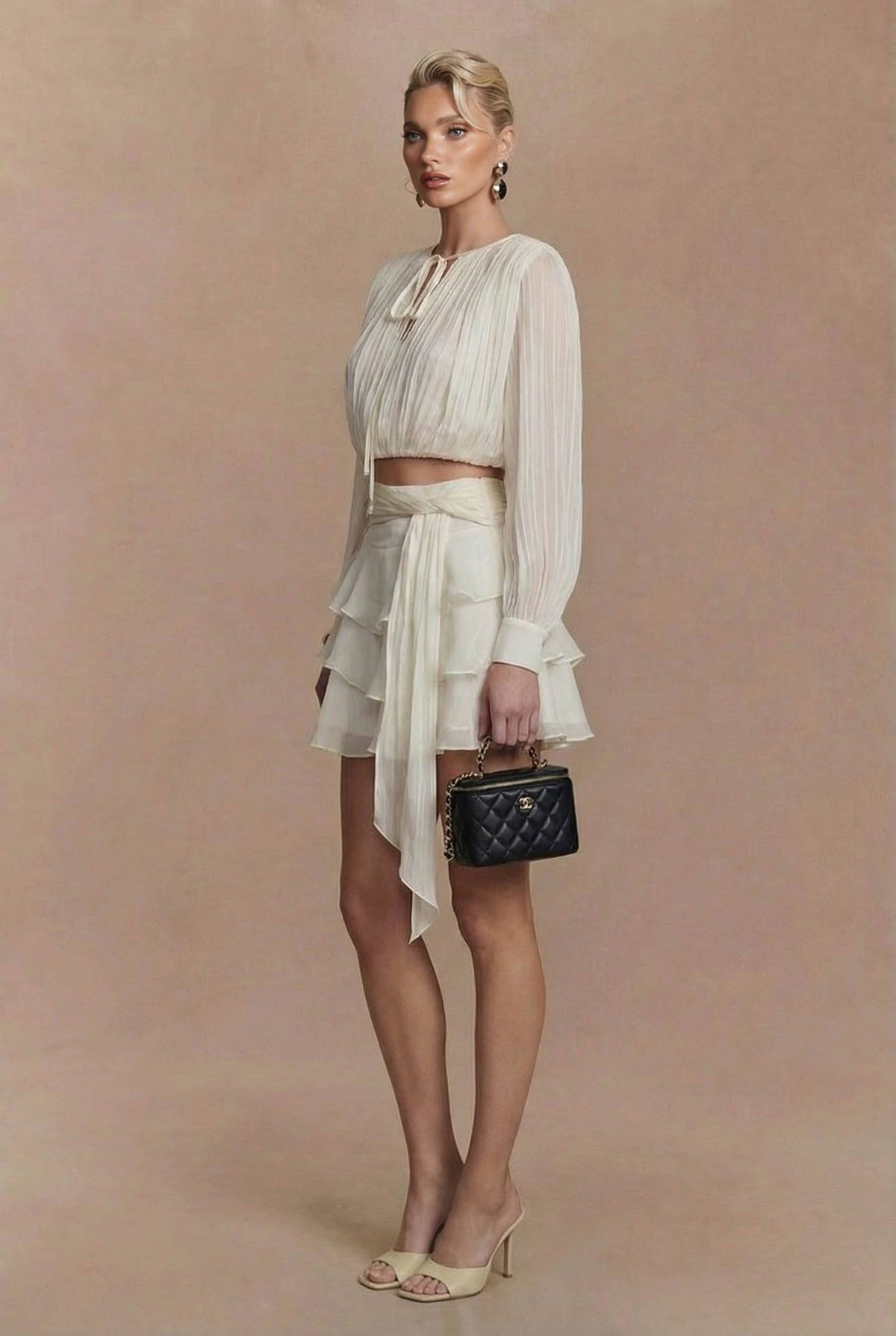 Completo con camicia in tulle da allacciare e gonna con volant