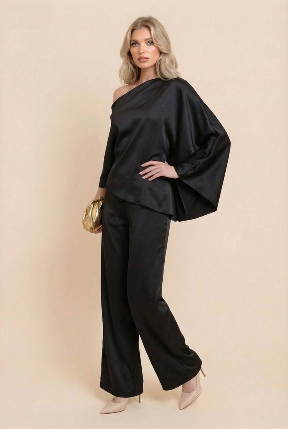 Zweiteiler-Set aus schulterfreiem asymmetrischem Hemd und Hose mit weitem Bein