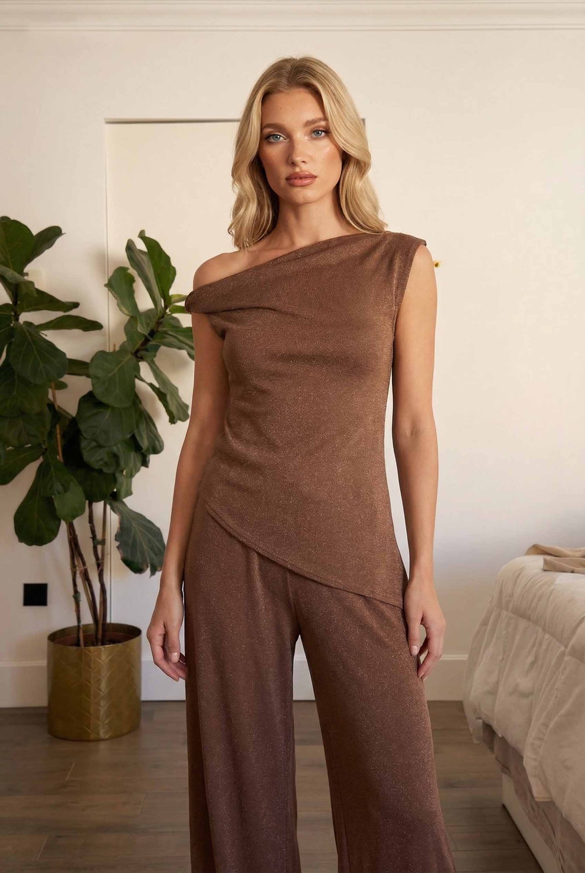 Set aus schulterfreiem Oberteil und Hose mit weitem Bein