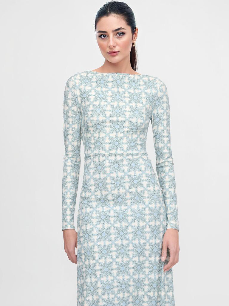 Robe longue ajustée à imprimé géométrique sobre