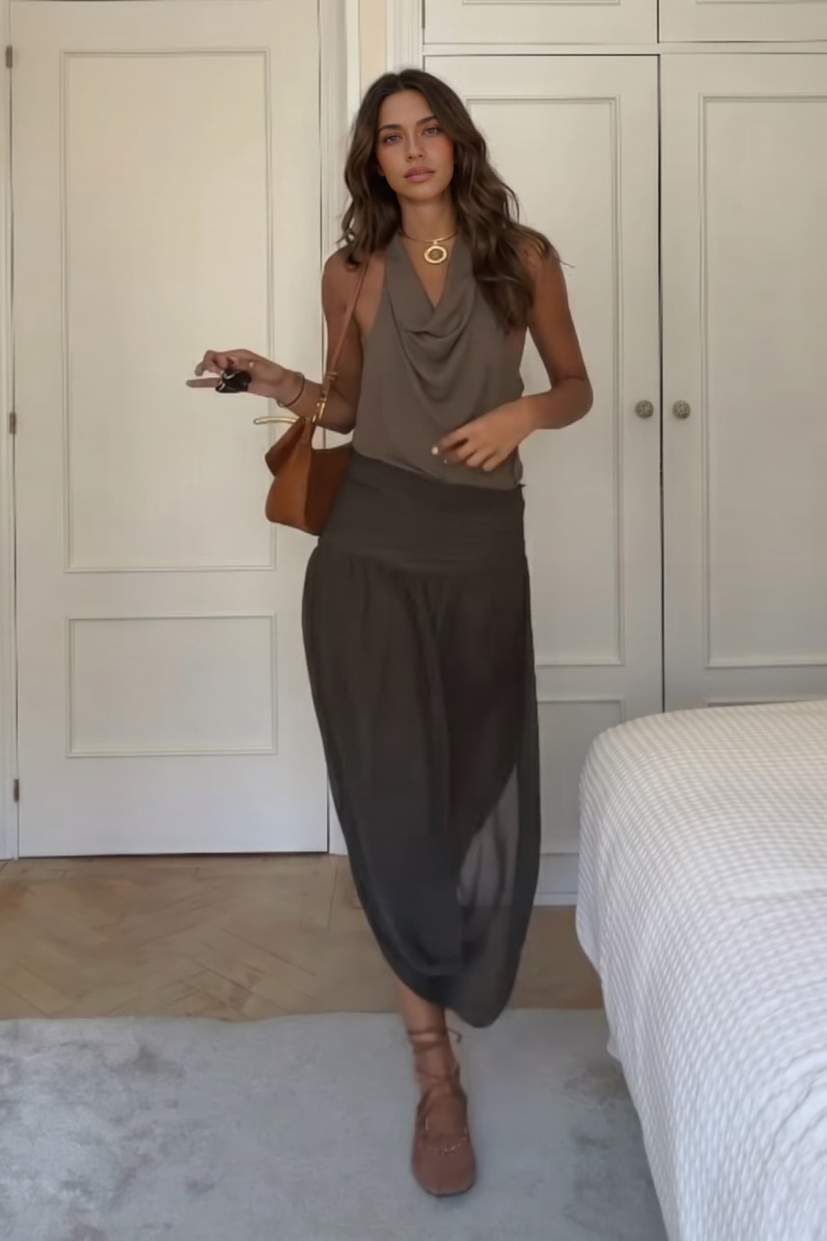 Tailleur avec haut à col Claudine et jupe