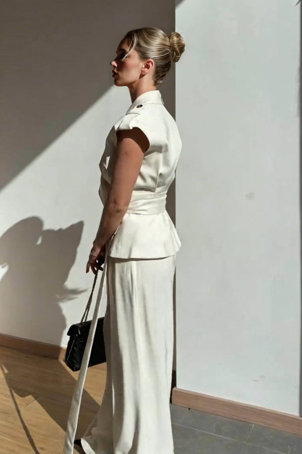 Set aus asymmetrischer Weste und Hose mit weitem Bein