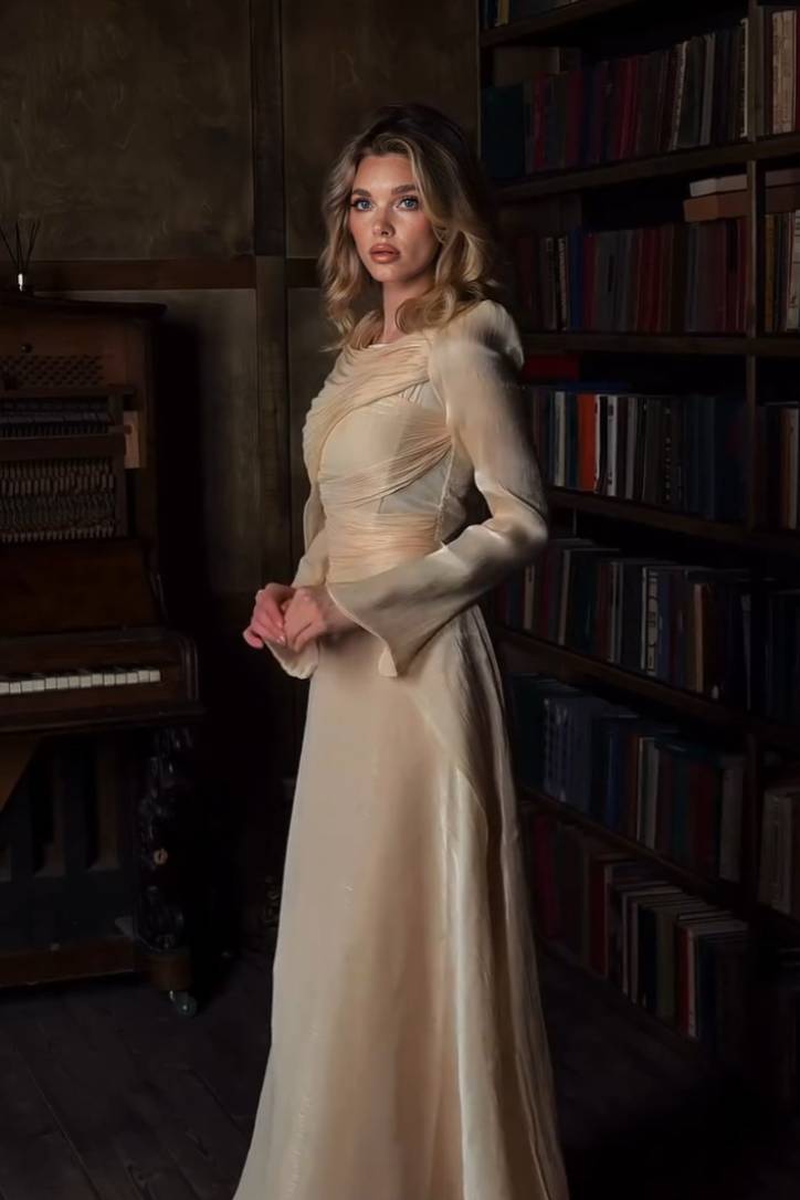 Maxikleid mit plissiertem Schleifendesign