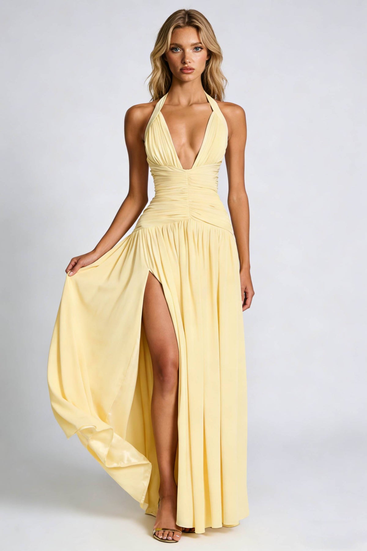 Maxikleid mit Neckholder, Plisseefalten und Schlitz