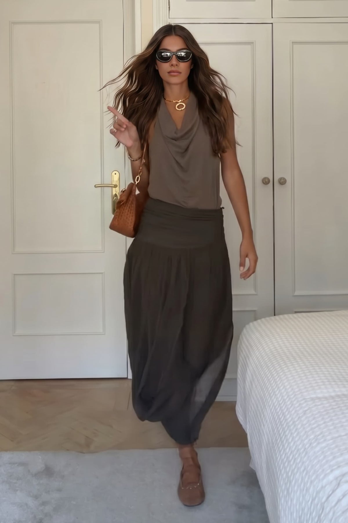 Tailleur avec haut à col Claudine et jupe