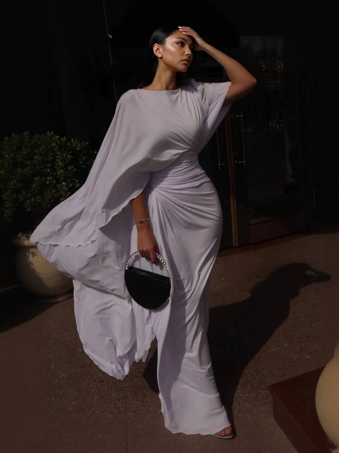 Robe longue ajustée à col bateau et plis