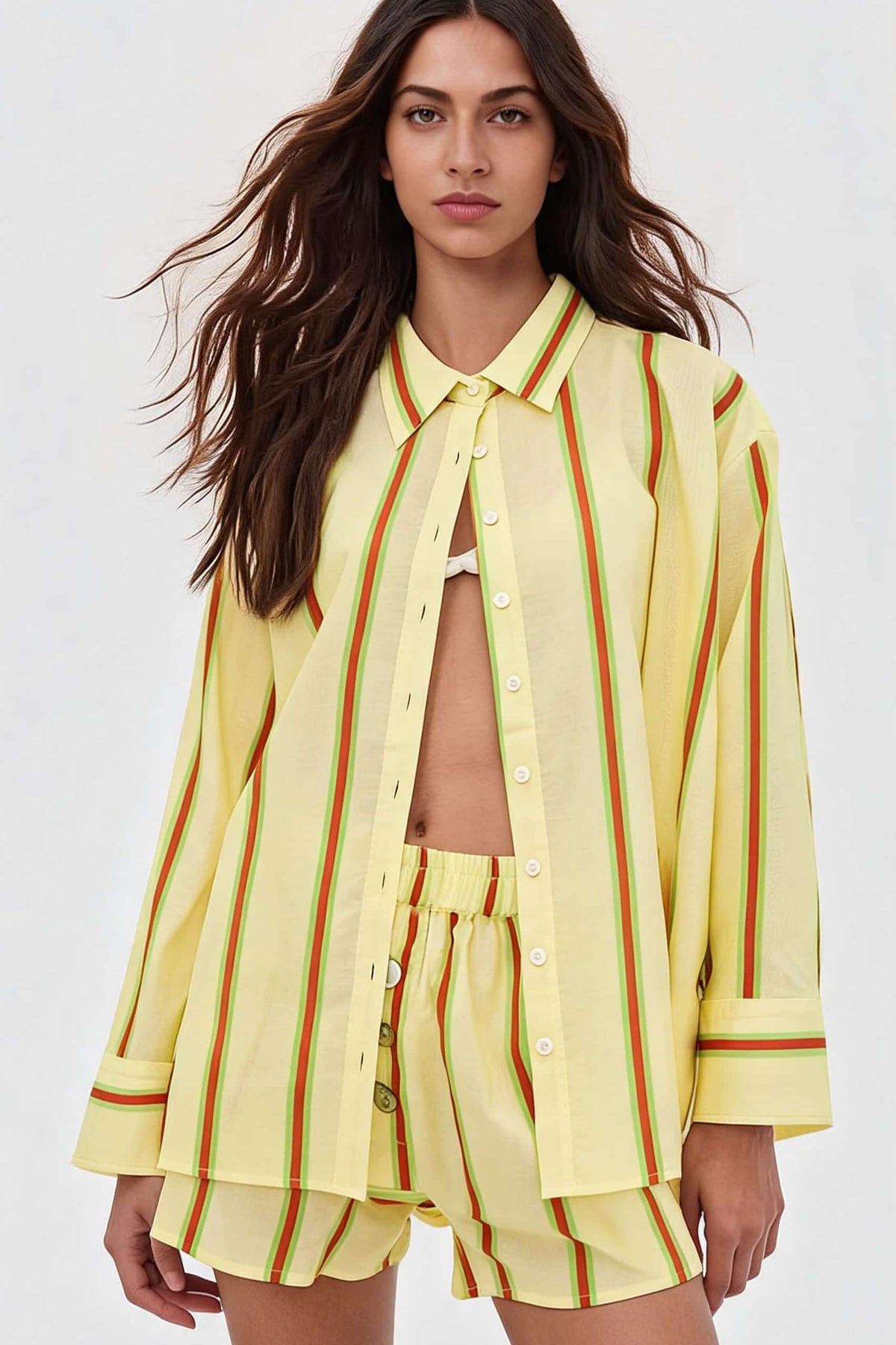 طقم من قميص وشورت بخطوط