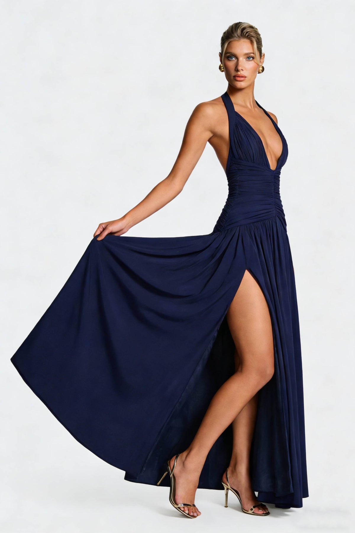 Maxikleid mit Neckholder, Plisseefalten und Schlitz