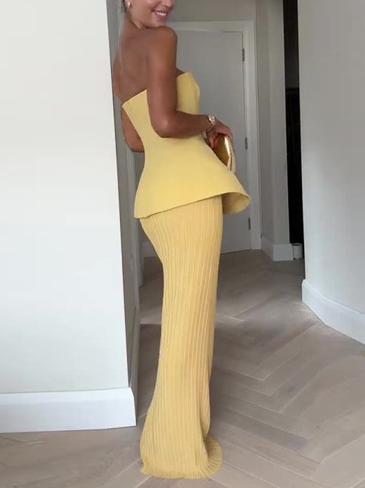 Elegantes zweiteiliges Set aus Bandeau-Top und hoch tailliertem Faltenrock