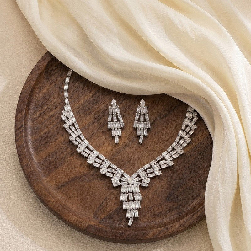 Neues modisches, heißes, glänzendes, bezauberndes Zirkon-Brautset aus Halskette und Ohrringen für die Hochzeit