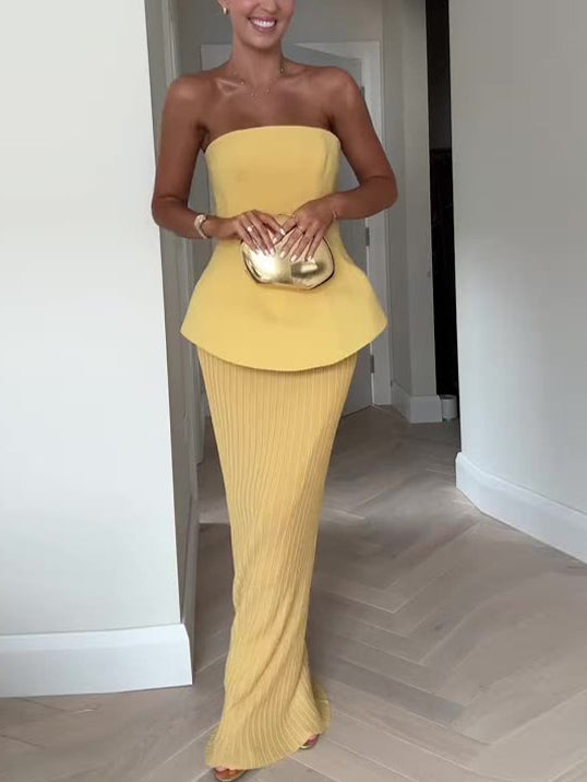 Elegantes zweiteiliges Set aus Bandeau-Top und hoch tailliertem Faltenrock