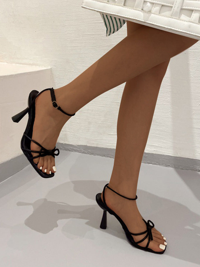 Sandali da donna alla moda con fibbia a linea singola, tacco a spillo, punta aperta e stile sexy