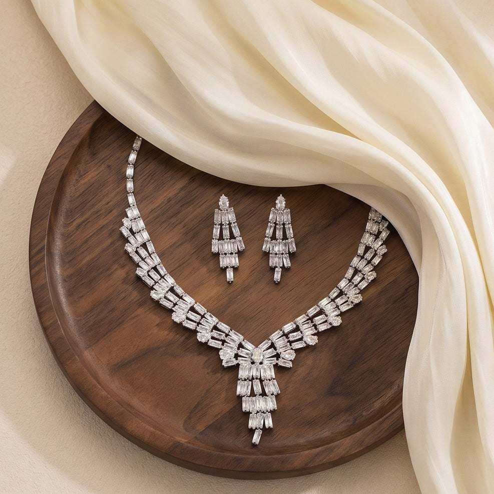 Neues modisches, heißes, glänzendes, bezauberndes Zirkon-Brautset aus Halskette und Ohrringen für die Hochzeit