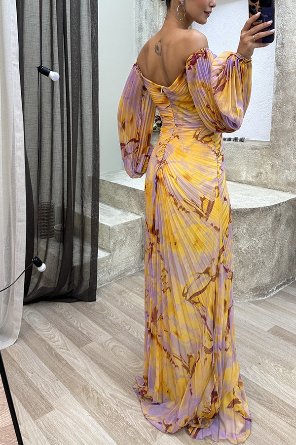 Vestido comprido formal de noite, com ombros à mostra, estampado floral, pregas, strass e racha
