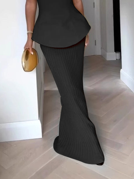 Elegantes zweiteiliges Set aus Bandeau-Top und hoch tailliertem Faltenrock