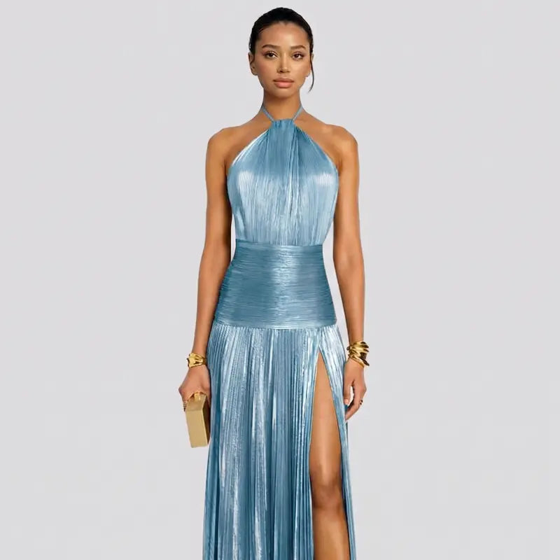 Elegantes Maxikleid mit Metallic-Plisseefalten und Neckholder