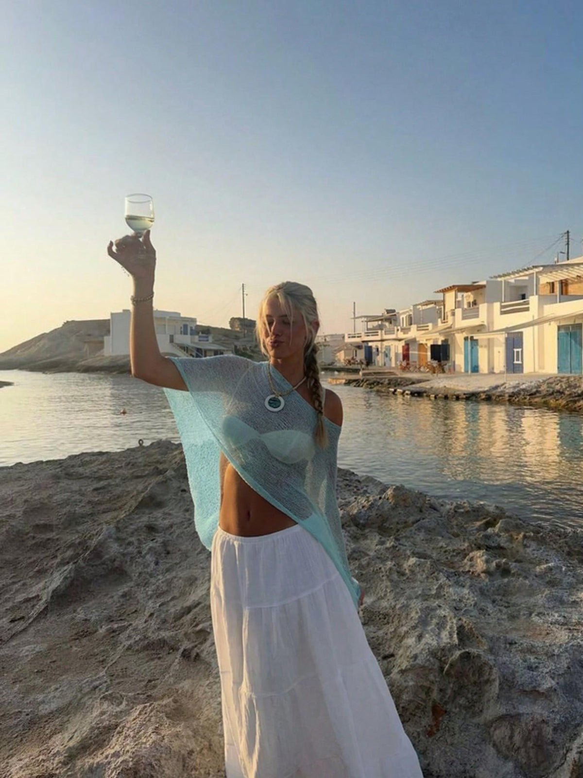 Γαλάζιο διάτρητο πλεκτό κάλυμμα παραλίας με έξω τους ώμους, φαρδιά μακριά μανίκια, για γυναίκες