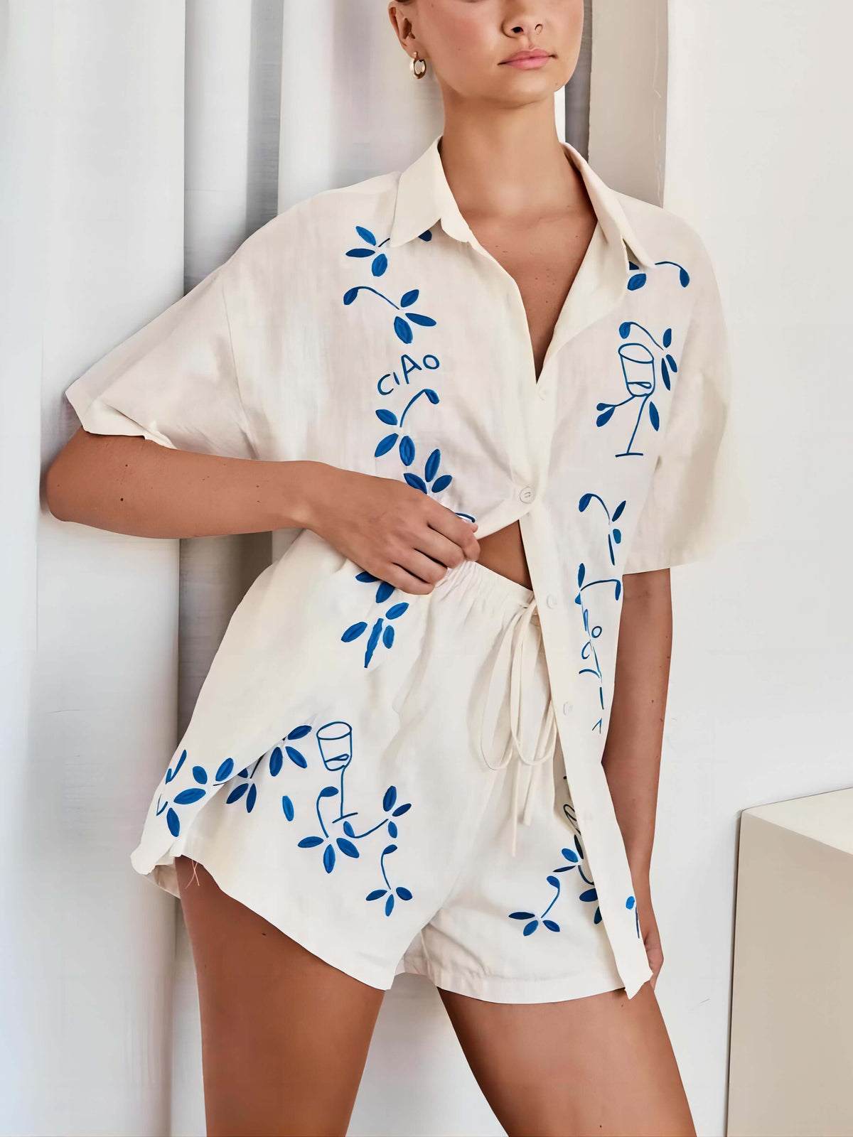 Camisa holgada de cuello cuadrado y mangas caídas