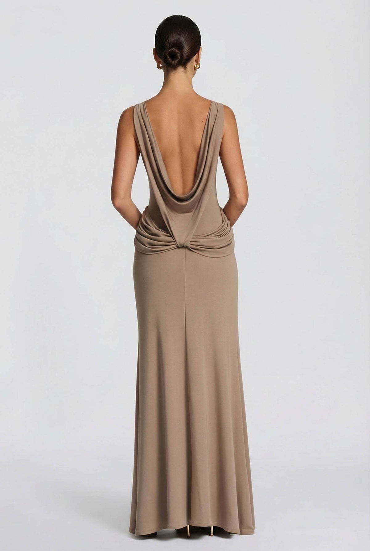 Maxikleid mit Faltendesign und Schlitz