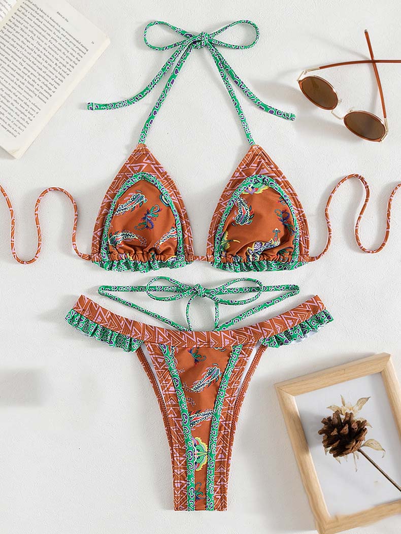 Conjunto de biquíni com estampado folclórico e atilhos
