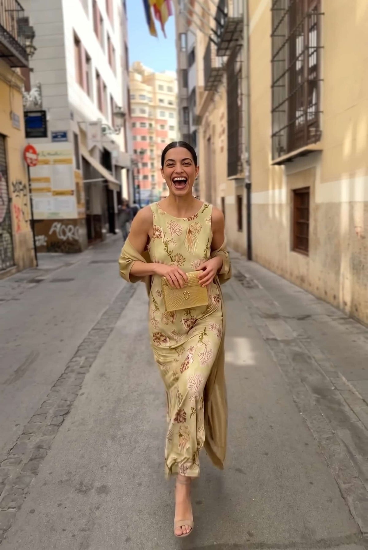 Conjunto de vestido y abrigo estampados