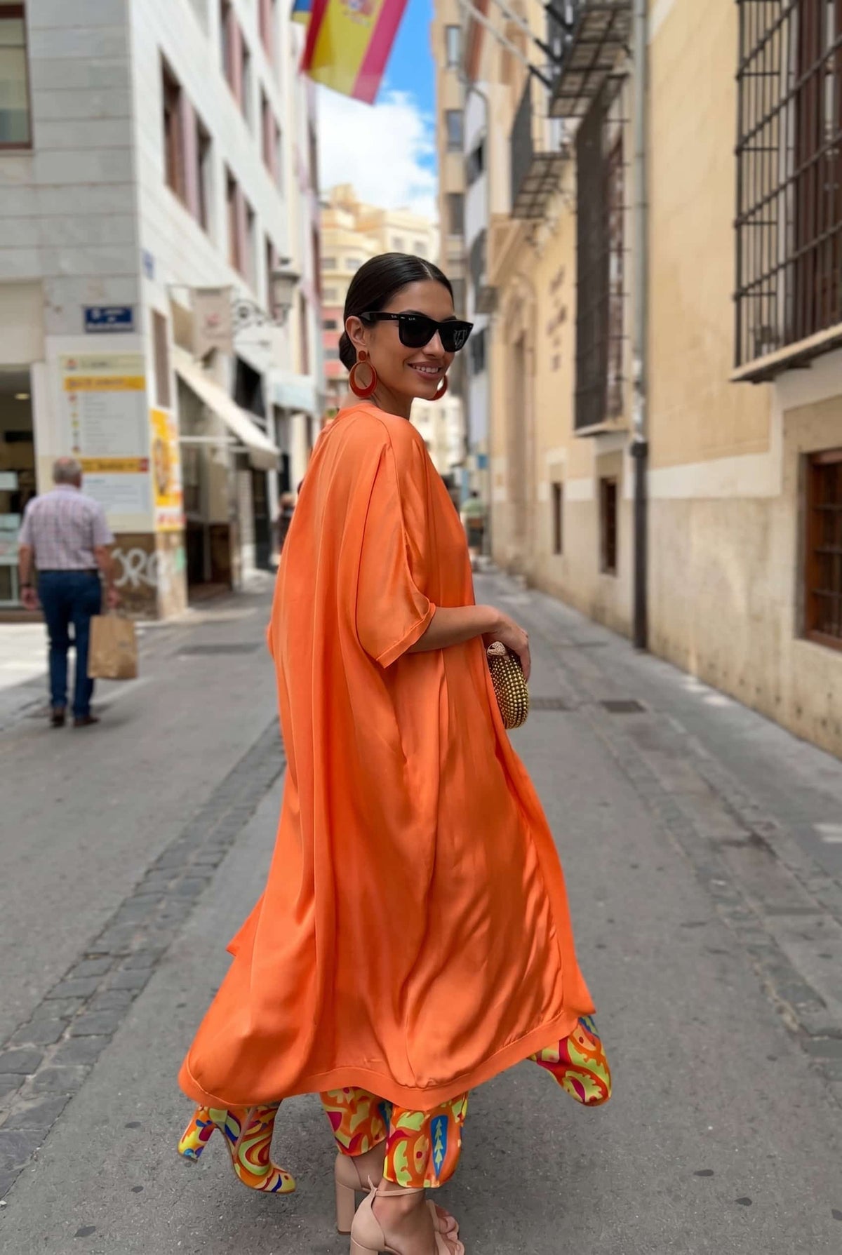 Conjunto de vestido y abrigo estampados