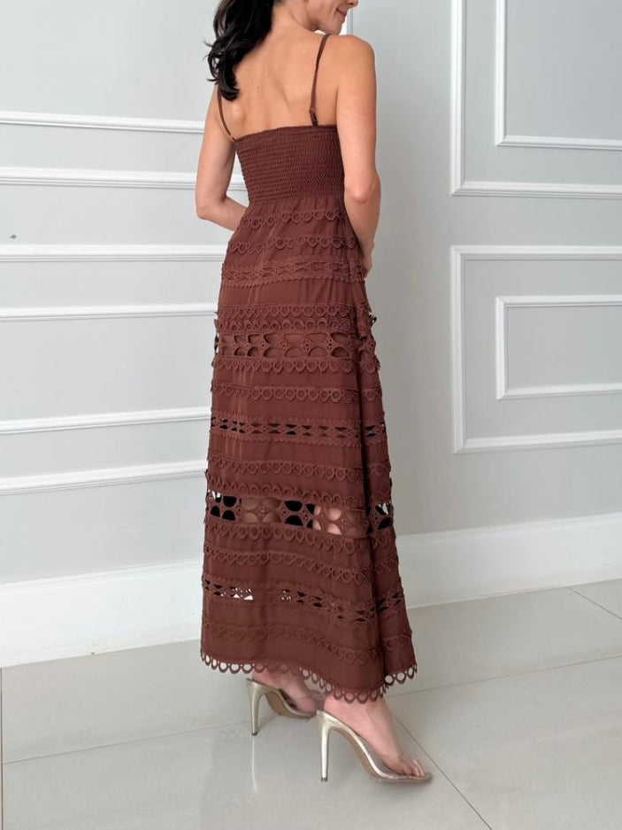 Elegantes Midikleid mit Spitze, Cut-outs und Spaghettiträgern