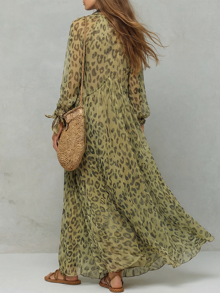 Abito boho lungo in chiffon verde oliva a stampa leopardata, con maniche lunghe