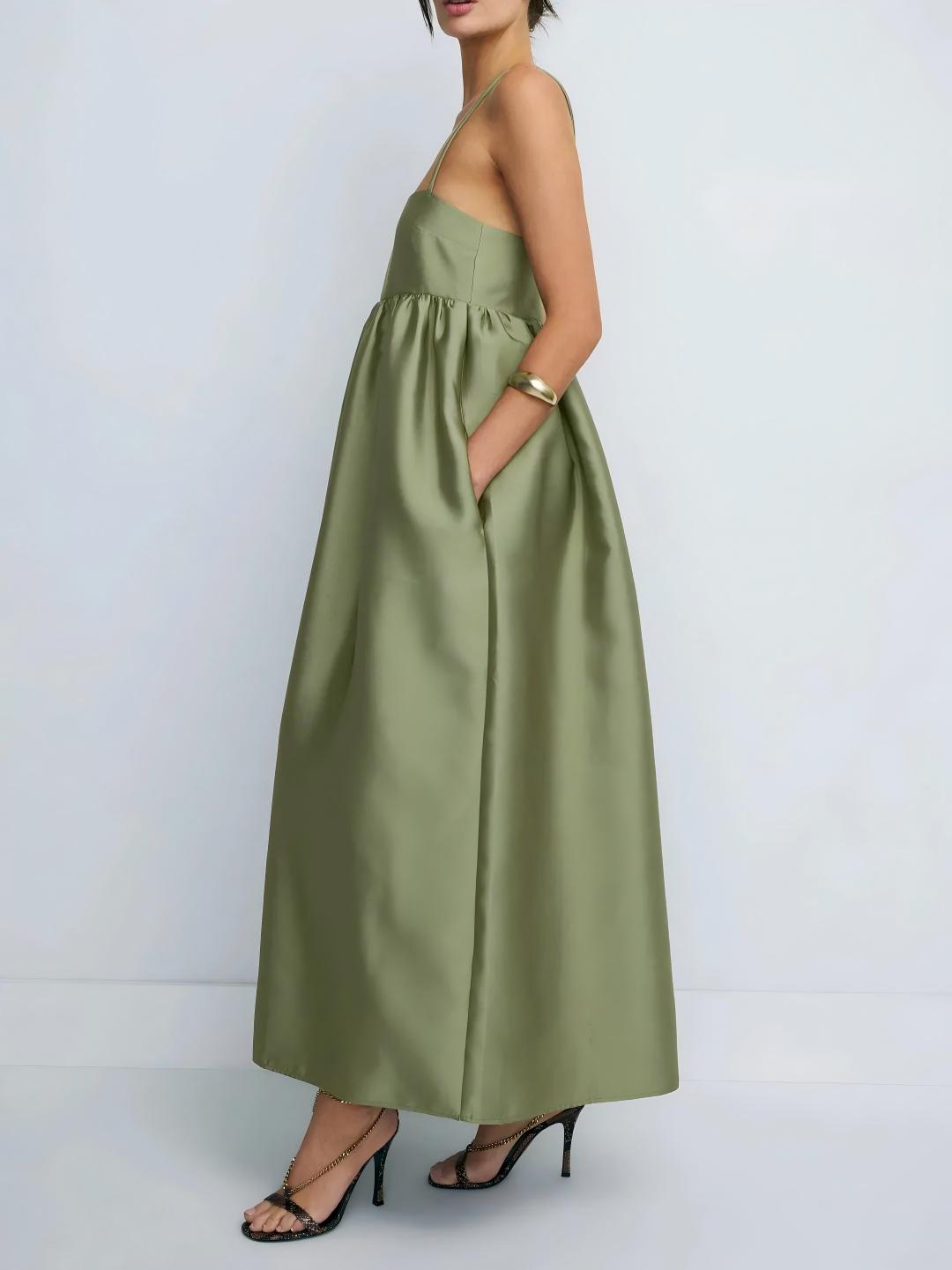 Elegante abito lungo verde oliva in raso con spalline sottili